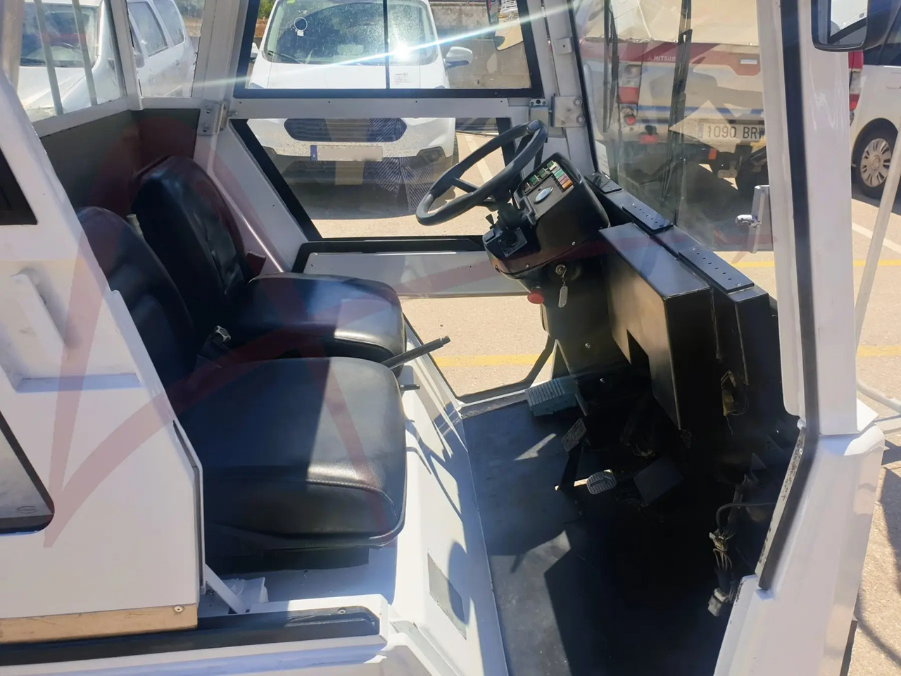CHARLATTE T135 AC - Poggyász vontató: 4 kép. CHARLATTE T135 AC - Poggyász vontató: 4 kép.