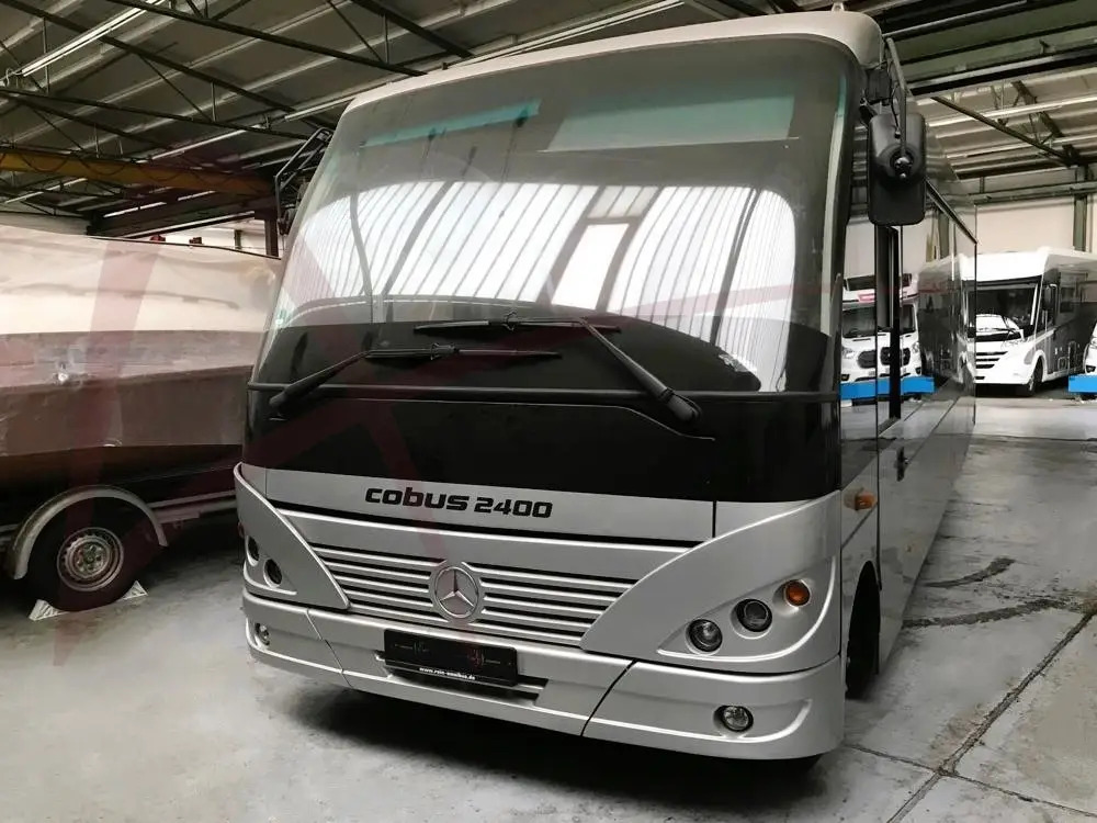 CONTRAC COBUS 2400 - Reptéri busz: 1 kép. CONTRAC COBUS 2400 - Reptéri busz: 1 kép.