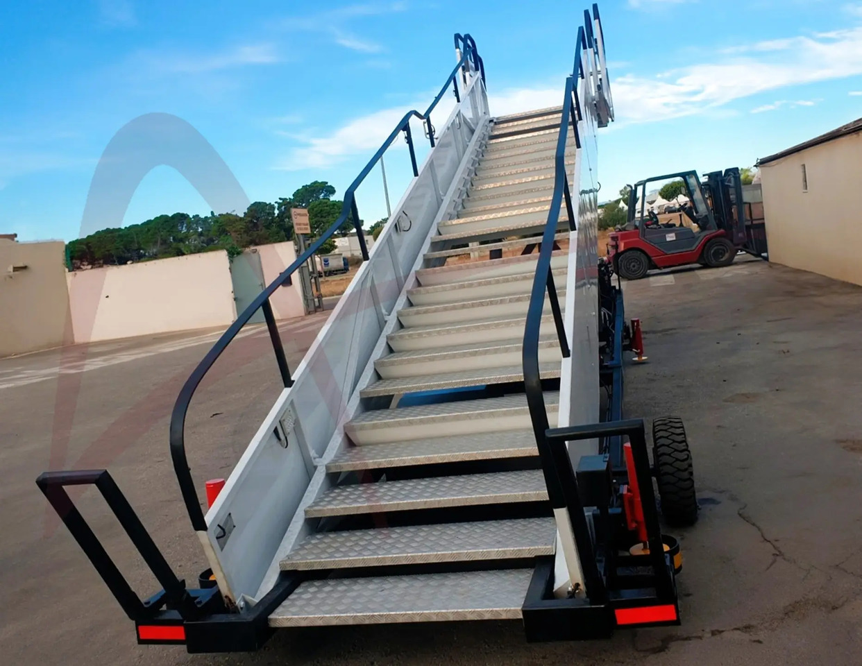 EDGHILL 480-1 - Utaslépcső: 4 kép. EDGHILL 480-1 - Utaslépcső: 4 kép.