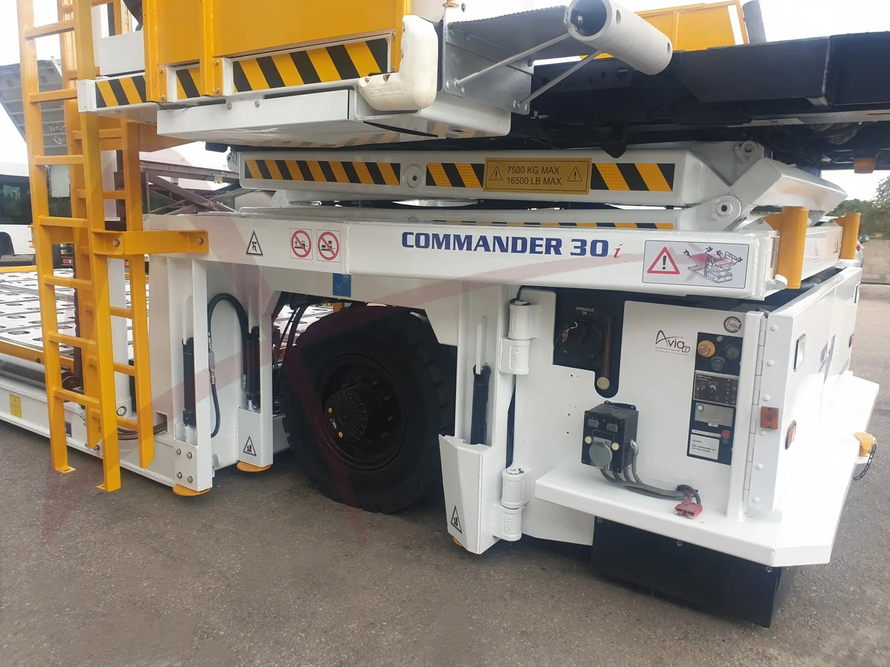 FMC COMMANDER30i - Konténer/ Rakodólap rakodógép: 5 kép. FMC COMMANDER30i - Konténer/ Rakodólap rakodógép: 5 kép.