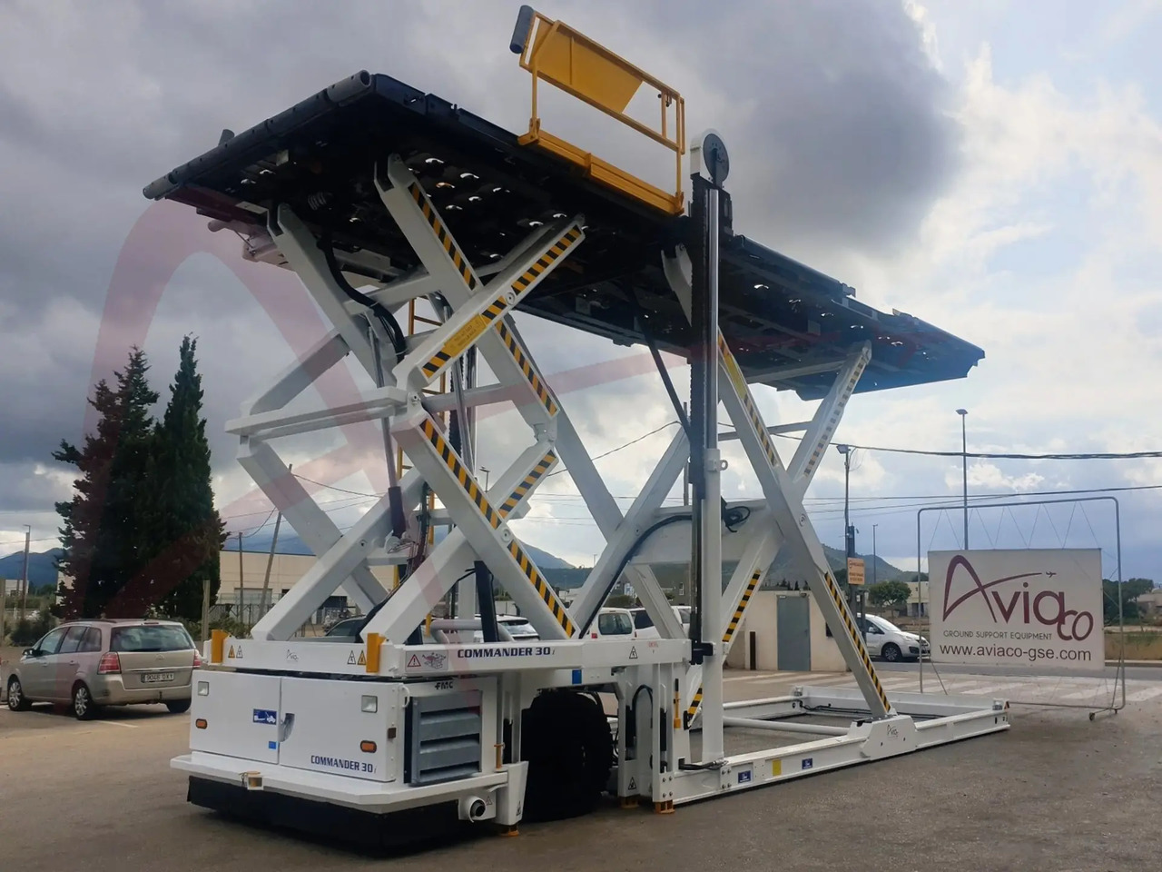 FMC COMMANDER30i - Konténer/ Rakodólap rakodógép: 4 kép. FMC COMMANDER30i - Konténer/ Rakodólap rakodógép: 4 kép.