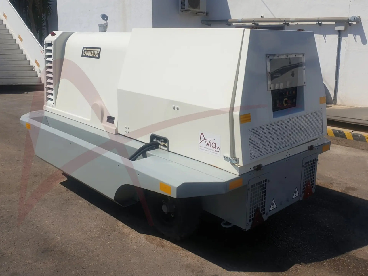 GUINAULT GA120V18D2100 - Földi áramforrás: 2 kép. GUINAULT GA120V18D2100 - Földi áramforrás: 2 kép.