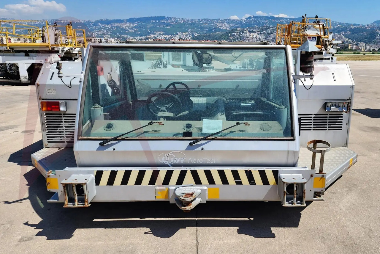 JBT AEROTECH EXPEDITER 400 - Repülőgép vontató: 1 kép. JBT AEROTECH EXPEDITER 400 - Repülőgép vontató: 1 kép.