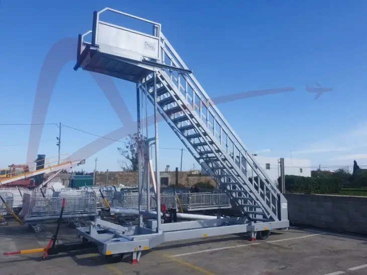 MASTER EQUIPMENT STR710-14 - Utaslépcső: 5 kép. MASTER EQUIPMENT STR710-14 - Utaslépcső: 5 kép.