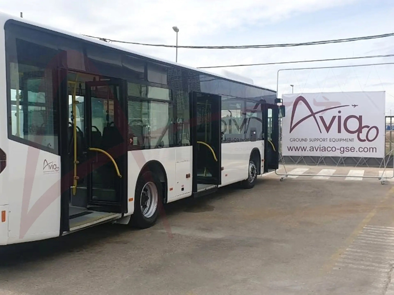 MERCEDES BENZ CITARO - Reptéri busz: 3 kép. MERCEDES BENZ CITARO - Reptéri busz: 3 kép.