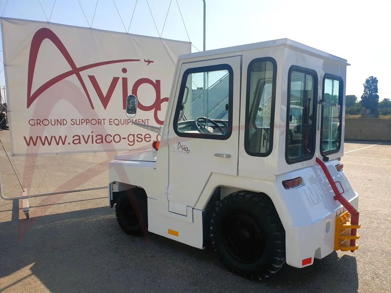 NISSAN FV02 - Poggyász vontató: 2 kép. NISSAN FV02 - Poggyász vontató: 2 kép.
