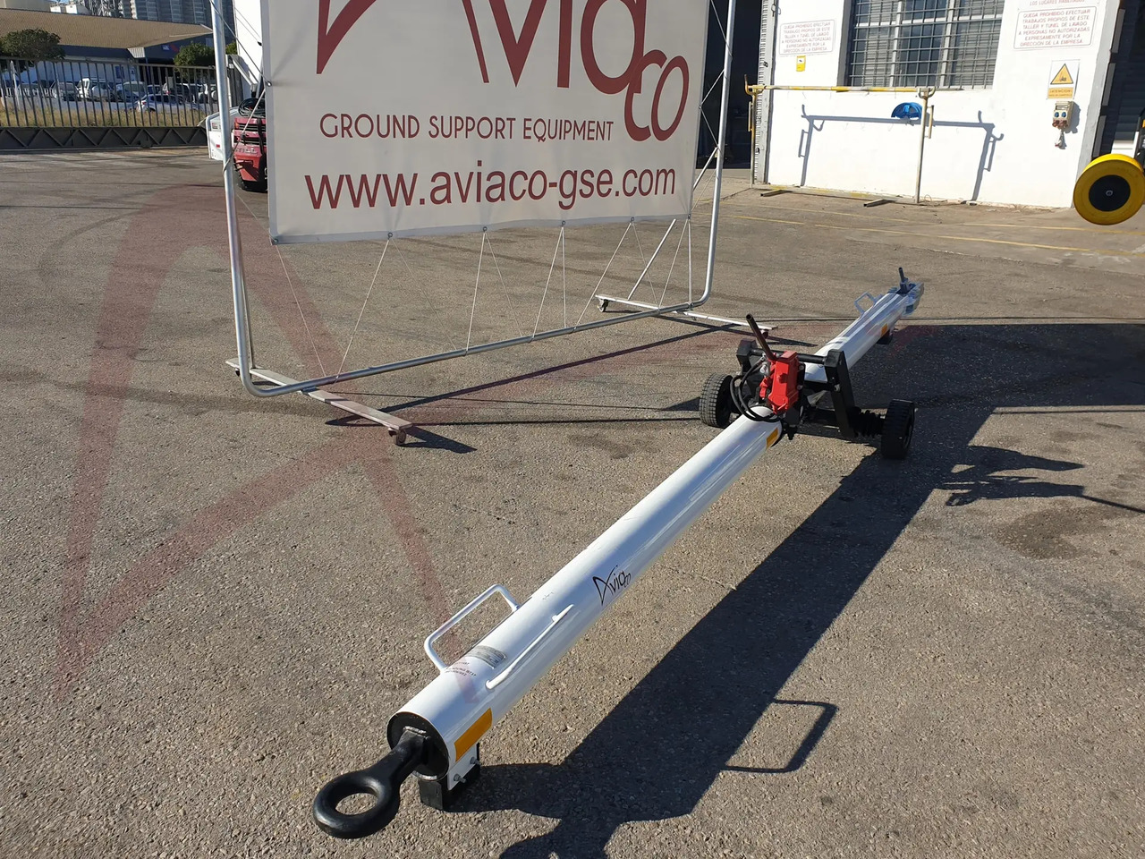 FLADUNG B737 - Repülőtéri jármű: 4 kép. FLADUNG B737 - Repülőtéri jármű: 4 kép.