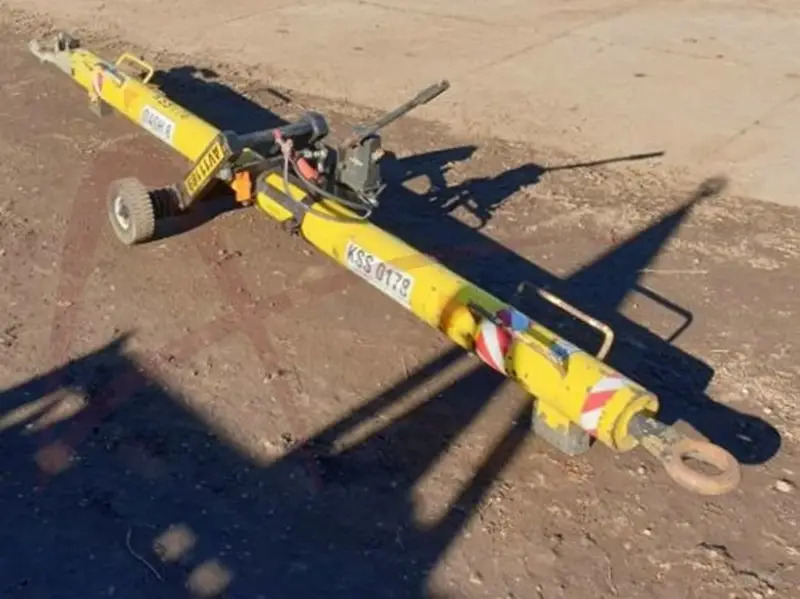 FLADUNG FSST DASH 8 - Repülőtéri jármű: 5 kép. FLADUNG FSST DASH 8 - Repülőtéri jármű: 5 kép.