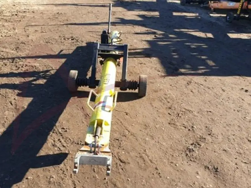 FLADUNG FSST DASH 8 - Repülőtéri jármű: 4 kép. FLADUNG FSST DASH 8 - Repülőtéri jármű: 4 kép.