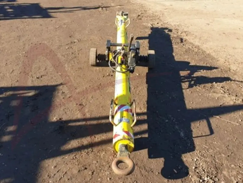 FLADUNG FSST DASH 8 - Repülőtéri jármű: 2 kép. FLADUNG FSST DASH 8 - Repülőtéri jármű: 2 kép.