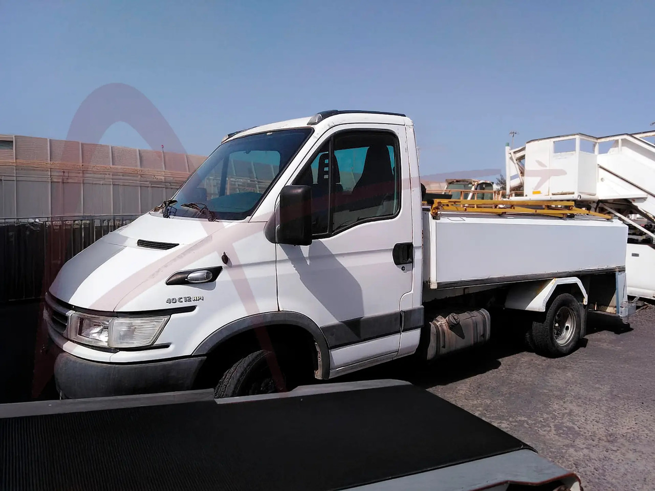 IVECO 40C12 - Repülőtéri jármű: 1 kép. IVECO 40C12 - Repülőtéri jármű: 1 kép.
