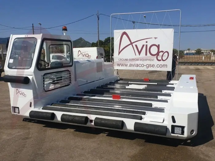 JBT AEROTECH CPT-7 - Repülőtéri jármű: 2 kép. JBT AEROTECH CPT-7 - Repülőtéri jármű: 2 kép.