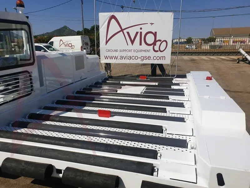 JBT AEROTECH CPT-7 - Repülőtéri jármű: 4 kép. JBT AEROTECH CPT-7 - Repülőtéri jármű: 4 kép.