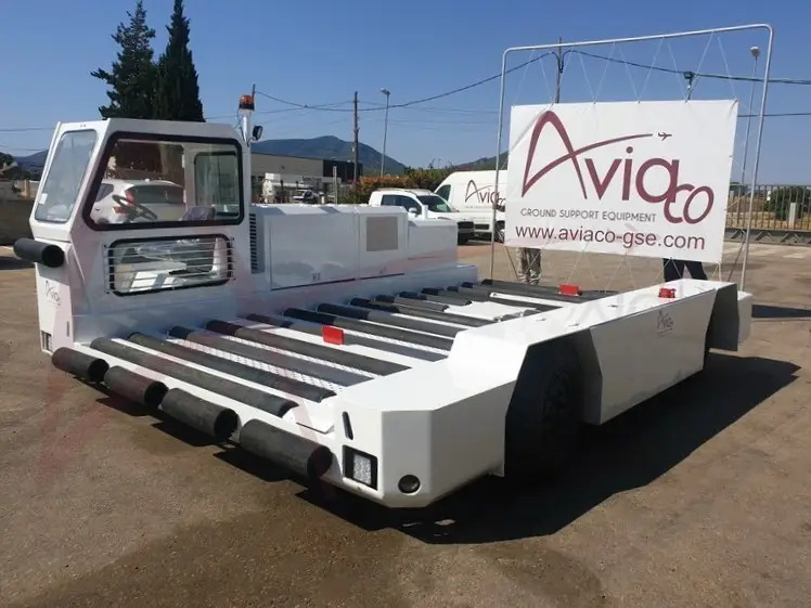 JBT AEROTECH CPT-7 - Repülőtéri jármű: 3 kép. JBT AEROTECH CPT-7 - Repülőtéri jármű: 3 kép.