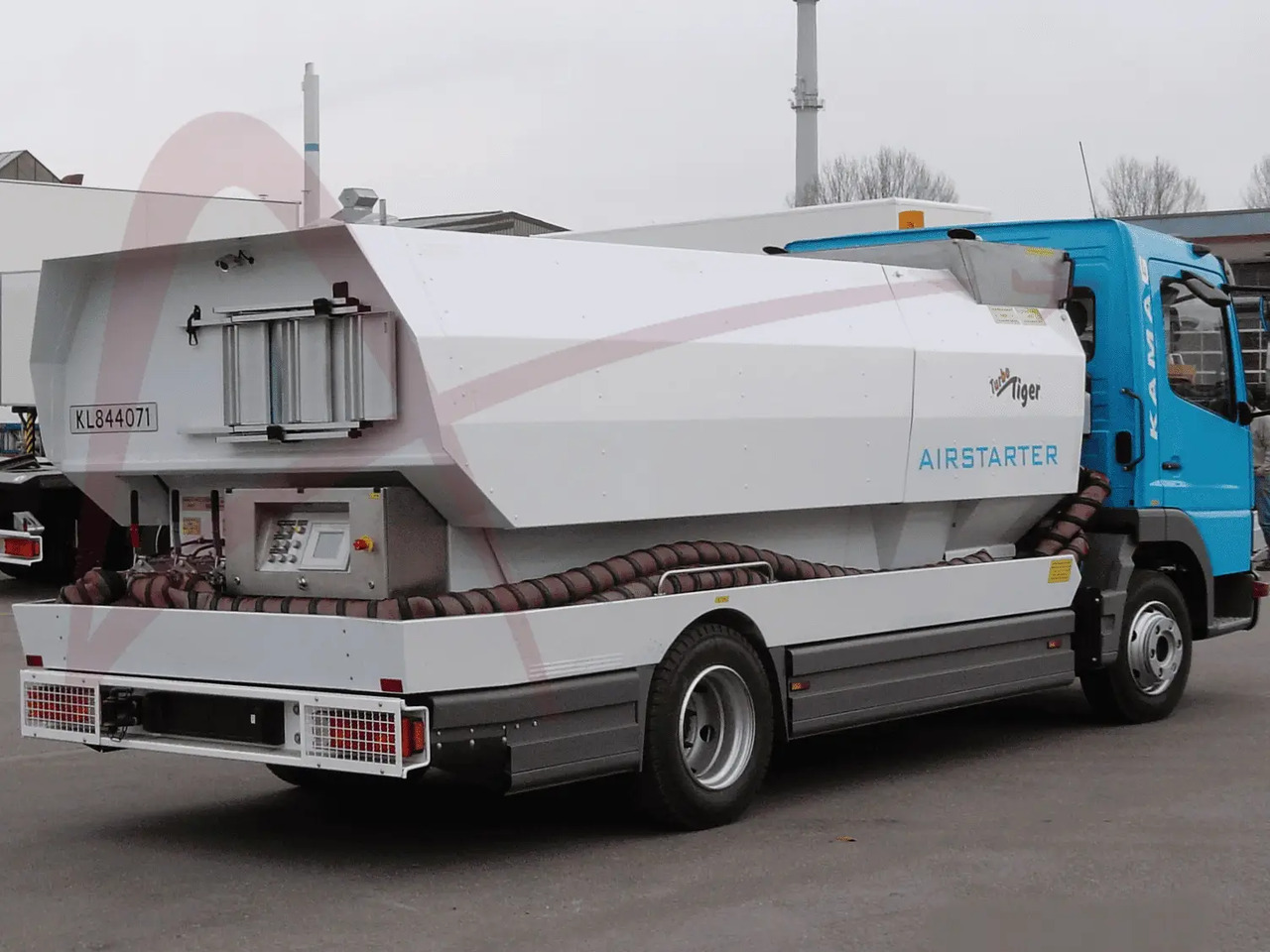 KAMAG TU-SP 850/400 - Repülőtéri jármű: 3 kép. KAMAG TU-SP 850/400 - Repülőtéri jármű: 3 kép.