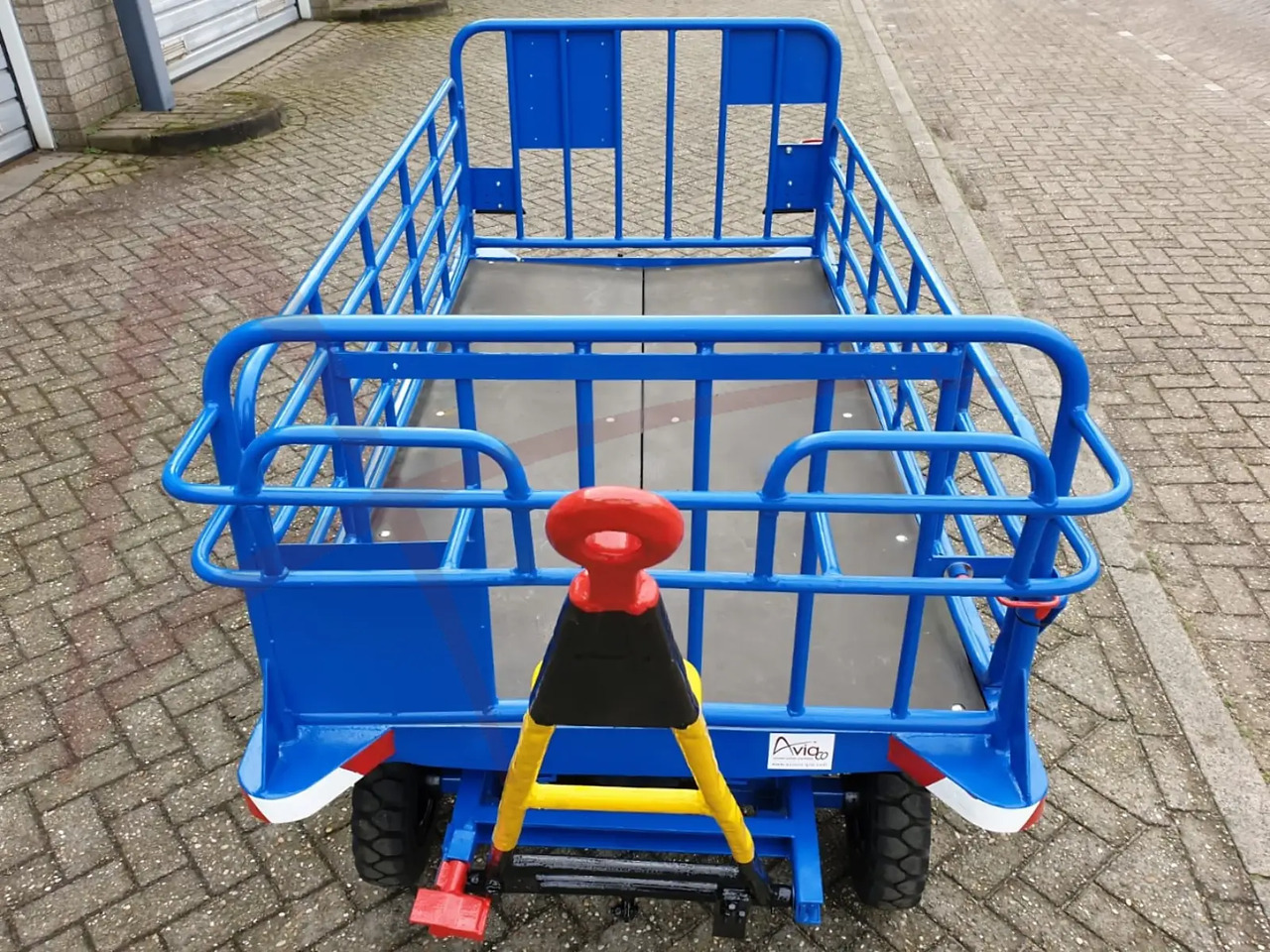 STIEHL KFW - Repülőtéri jármű: 2 kép. STIEHL KFW - Repülőtéri jármű: 2 kép.