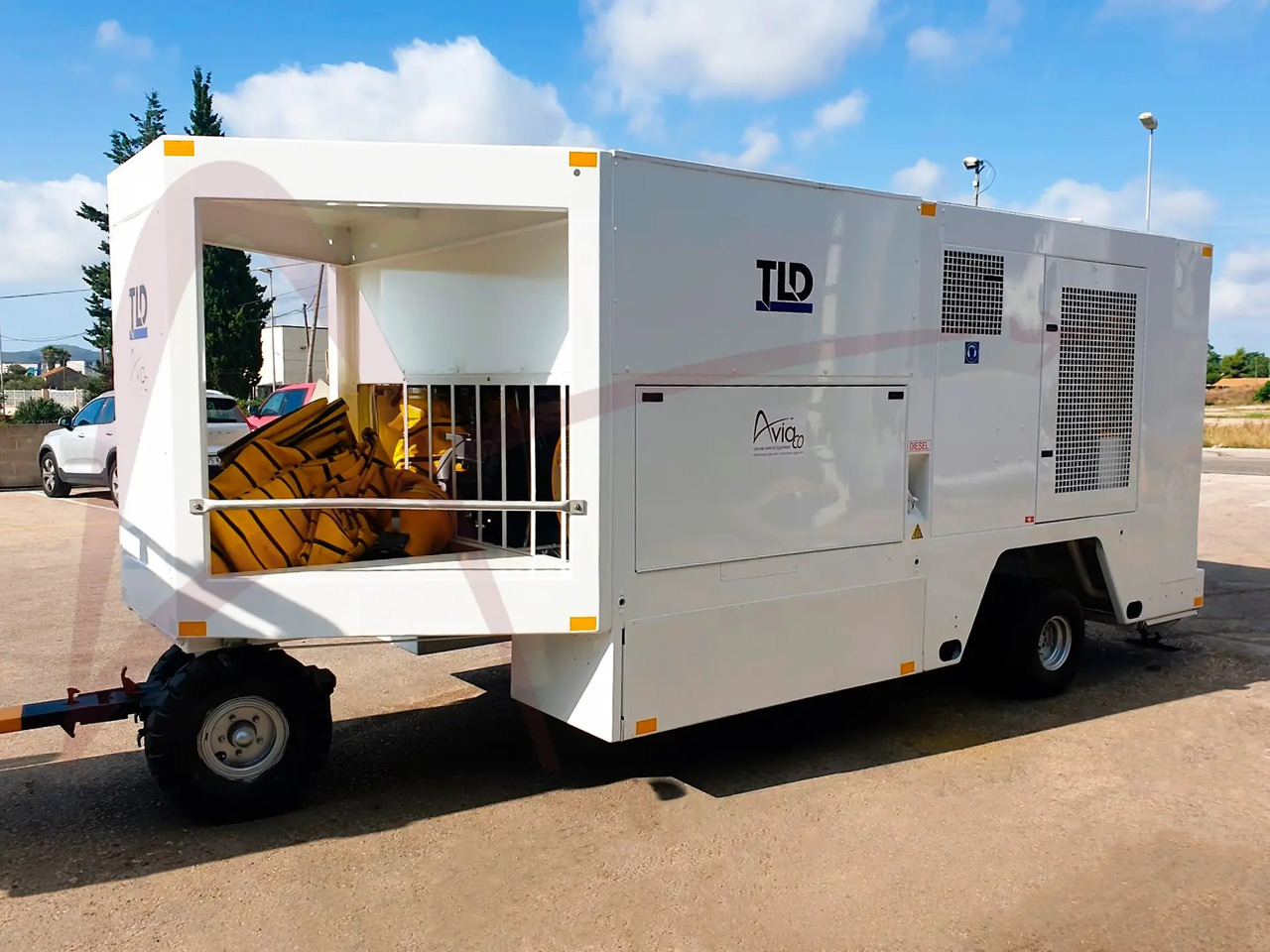 TLD ACU-802-DUP - Repülőtéri jármű: 2 kép. TLD ACU-802-DUP - Repülőtéri jármű: 2 kép.