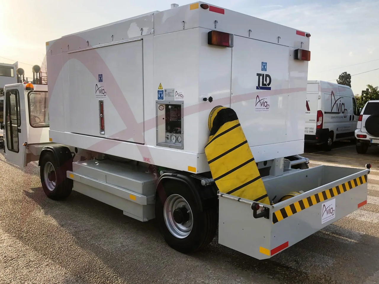 TLD ACU-804-920 - Repülőtéri jármű: 2 kép. TLD ACU-804-920 - Repülőtéri jármű: 2 kép.
