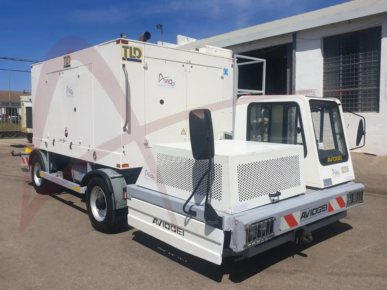 TLD ACU-804-DUS - Repülőtéri jármű: 2 kép. TLD ACU-804-DUS - Repülőtéri jármű: 2 kép.
