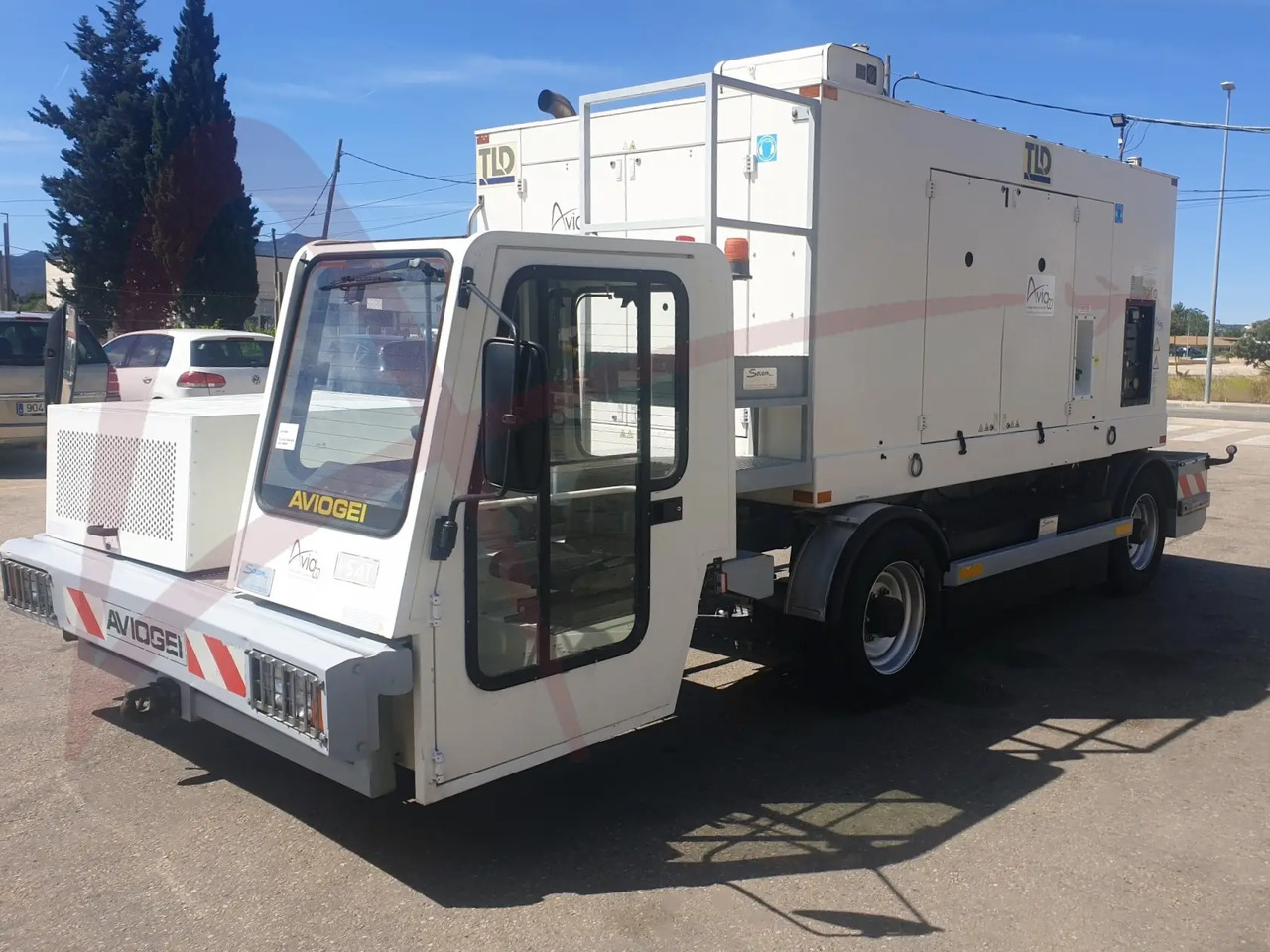 TLD ACU-804-DUS - Repülőtéri jármű: 1 kép. TLD ACU-804-DUS - Repülőtéri jármű: 1 kép.