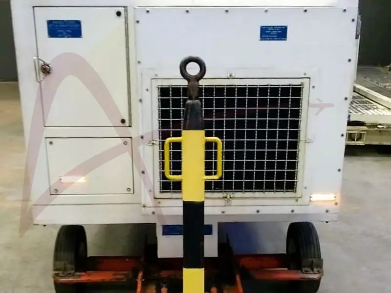 TRILECTRON AAP5050D - Repülőtéri jármű: 2 kép. TRILECTRON AAP5050D - Repülőtéri jármű: 2 kép.