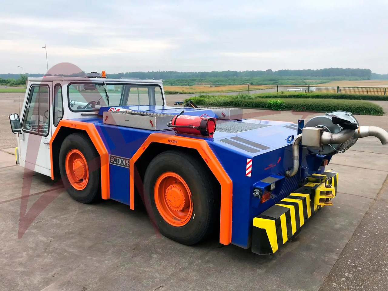 SCHOPF F106 - Repülőgép vontató: 1 kép. SCHOPF F106 - Repülőgép vontató: 1 kép.