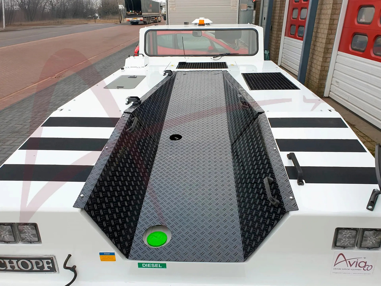 SCHOPF F110 - Repülőgép vontató: 3 kép. SCHOPF F110 - Repülőgép vontató: 3 kép.