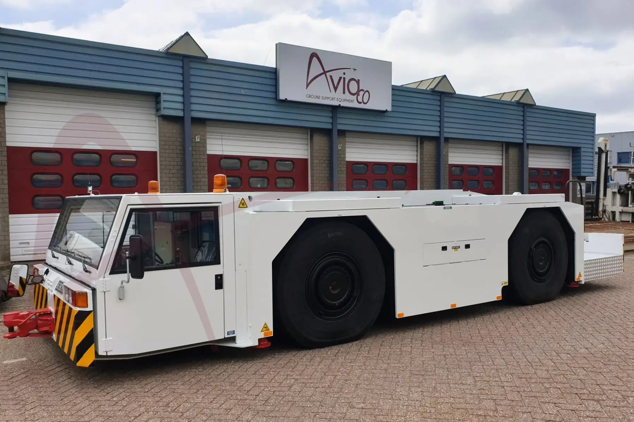 SCHOPF F396E - Repülőgép vontató: 4 kép. SCHOPF F396E - Repülőgép vontató: 4 kép.