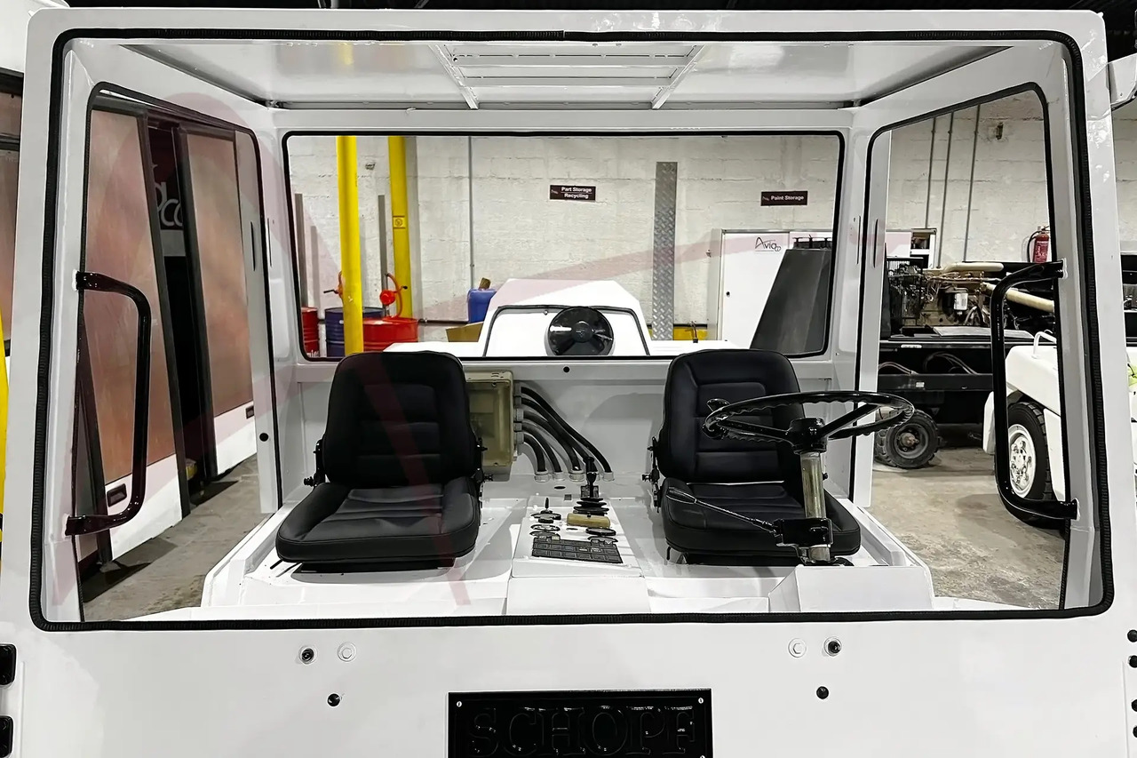 SCHOPF F59 - Repülőgép vontató: 5 kép. SCHOPF F59 - Repülőgép vontató: 5 kép.