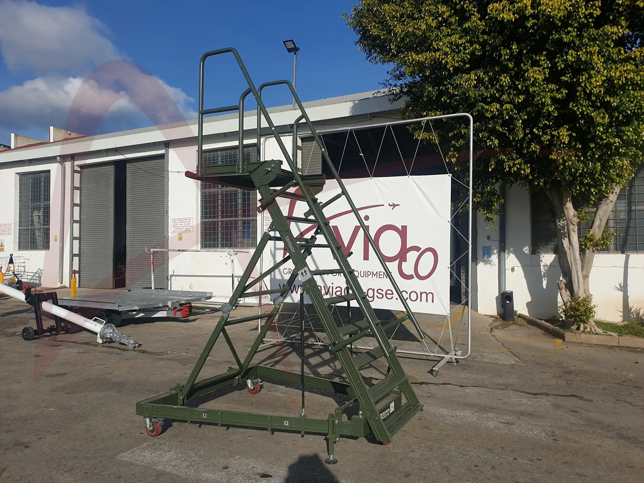 TEST-FUCHS CLT-1 - Utaslépcső: 3 kép. TEST-FUCHS CLT-1 - Utaslépcső: 3 kép.