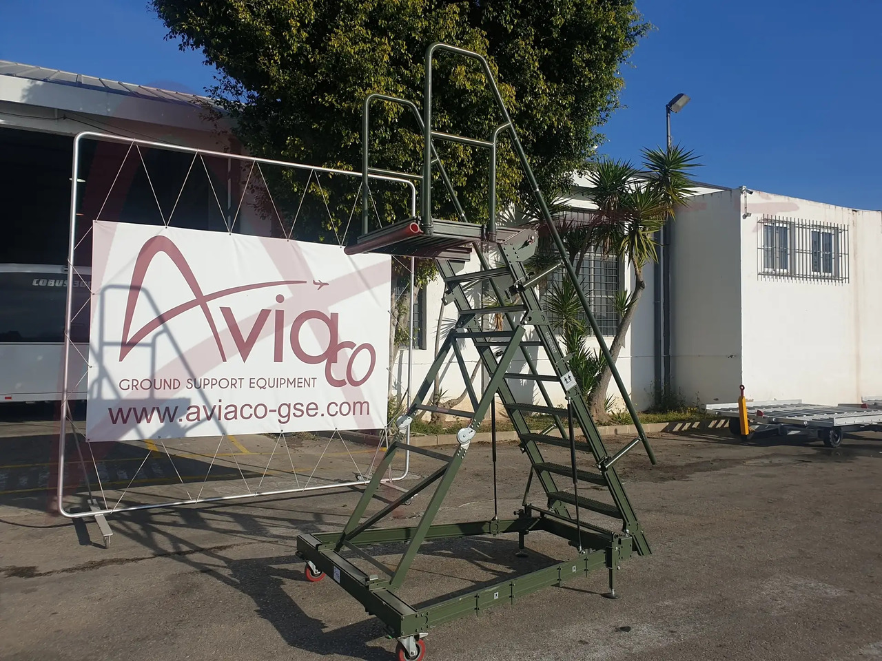 TEST-FUCHS CLT-1 - Utaslépcső: 2 kép. TEST-FUCHS CLT-1 - Utaslépcső: 2 kép.