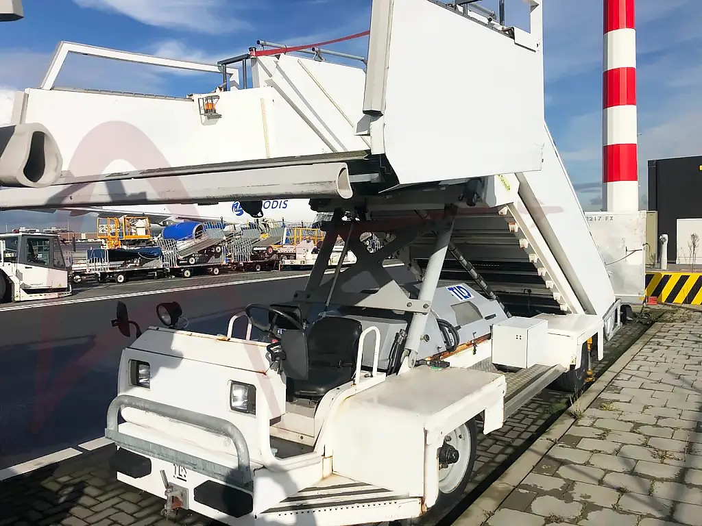 TLD ABS-580-E - Utaslépcső: 1 kép. TLD ABS-580-E - Utaslépcső: 1 kép.