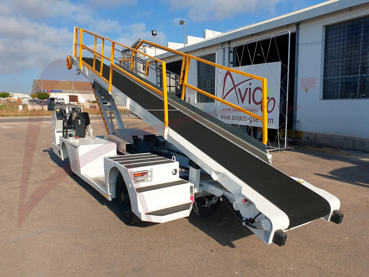 Szállítószalagos jármű TLD NBL-D: 1 kép.