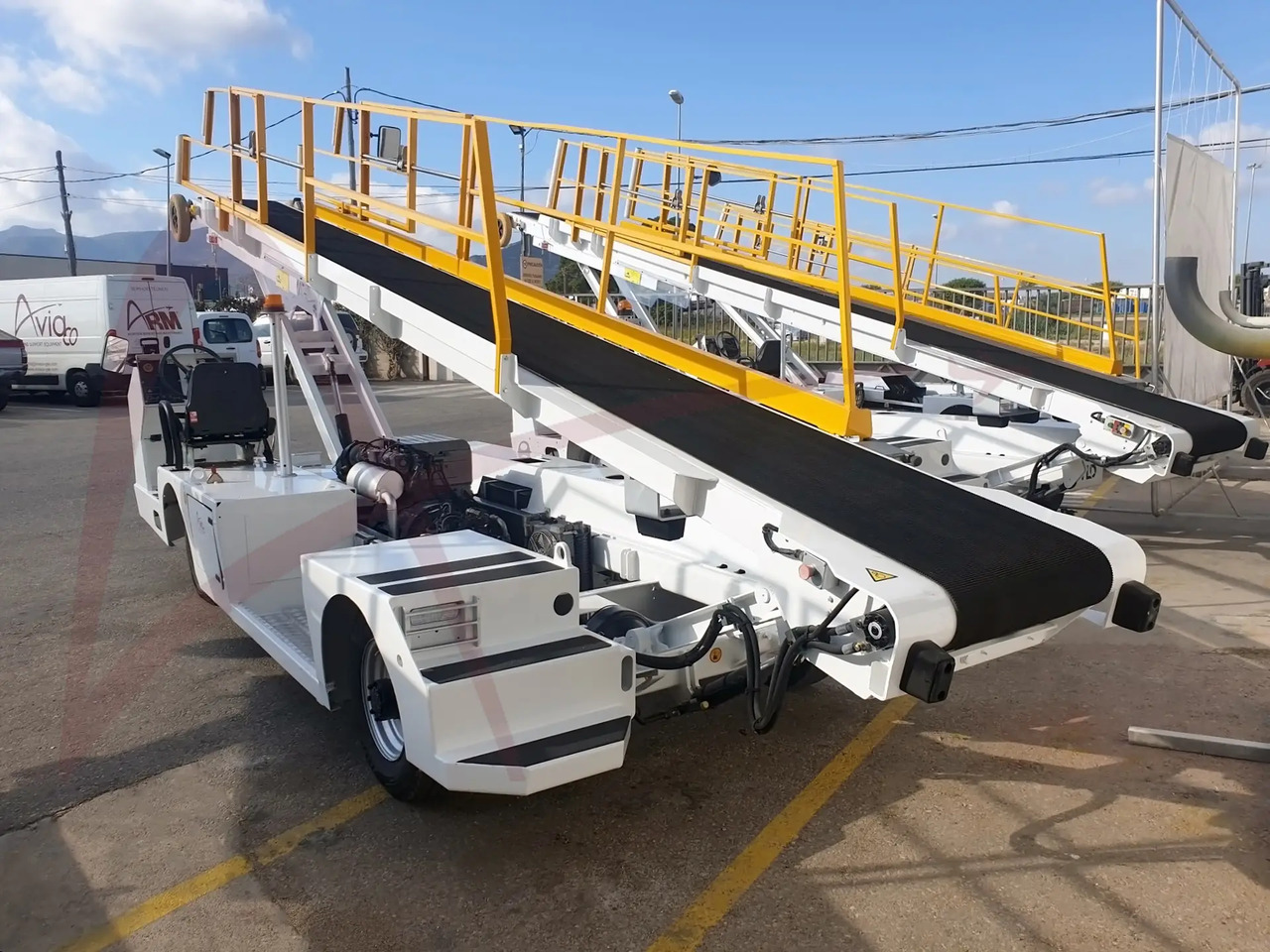 TLD NBL-D - Szállítószalagos jármű: 4 kép. TLD NBL-D - Szállítószalagos jármű: 4 kép.