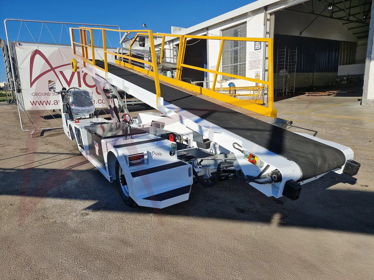 TLD NBL-E - Szállítószalagos jármű: 3 kép. TLD NBL-E - Szállítószalagos jármű: 3 kép.