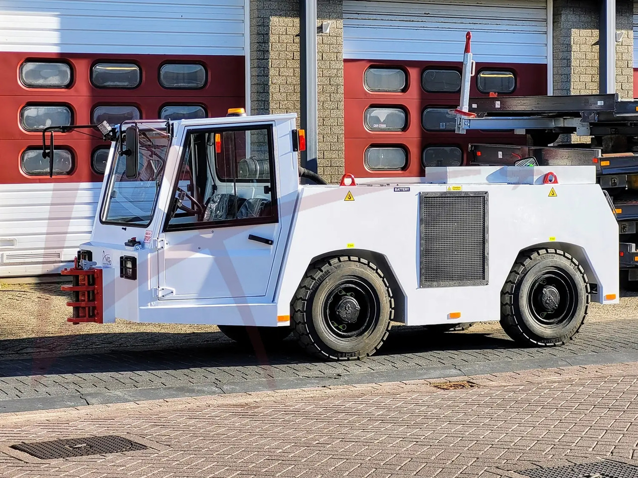 TLD TMX-100 - Repülőgép vontató: 1 kép. TLD TMX-100 - Repülőgép vontató: 1 kép.