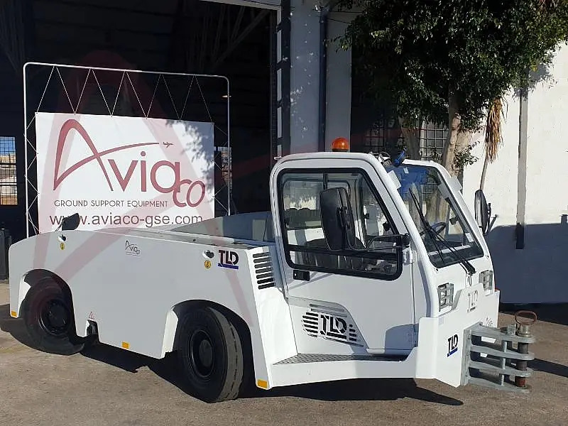 TLD TMX-150/12 - Repülőgép vontató: 1 kép. TLD TMX-150/12 - Repülőgép vontató: 1 kép.