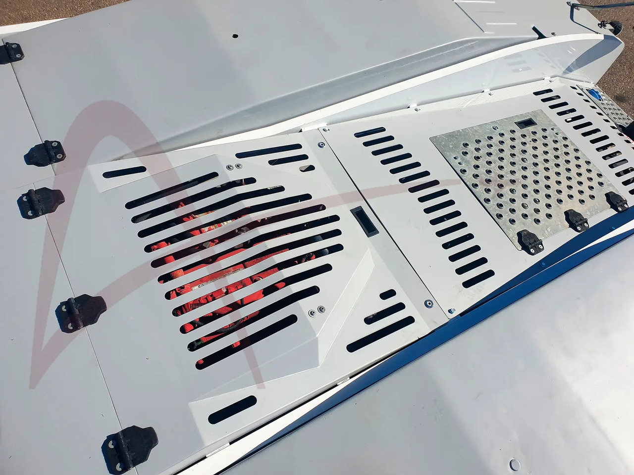 TLD TMX 350-28 - Repülőgép vontató: 5 kép. TLD TMX 350-28 - Repülőgép vontató: 5 kép.