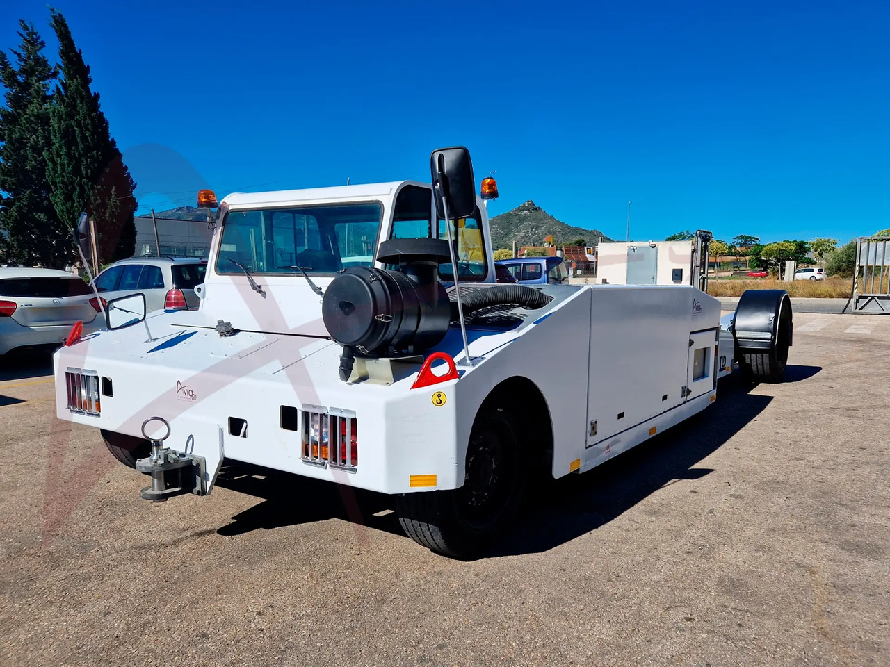 TLD TPX-200-MT - Repülőgép vontató: 3 kép. TLD TPX-200-MT - Repülőgép vontató: 3 kép.