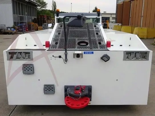 TREPEL CHALLENGER 280 - Repülőgép vontató: 4 kép. TREPEL CHALLENGER 280 - Repülőgép vontató: 4 kép.