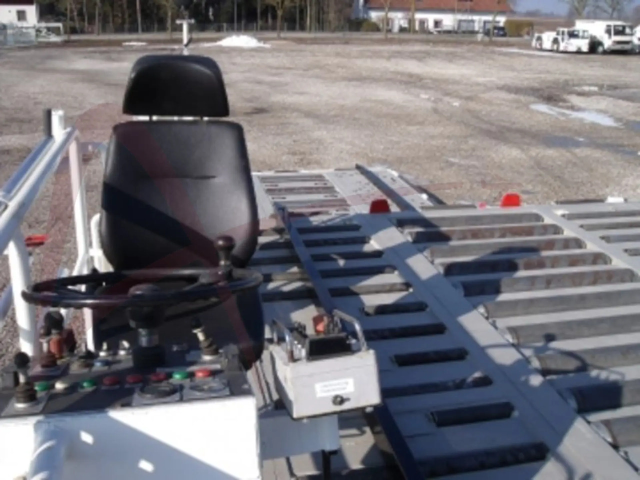 TREPEL PCL200/56 - Konténer/ Rakodólap rakodógép: 3 kép. TREPEL PCL200/56 - Konténer/ Rakodólap rakodógép: 3 kép.