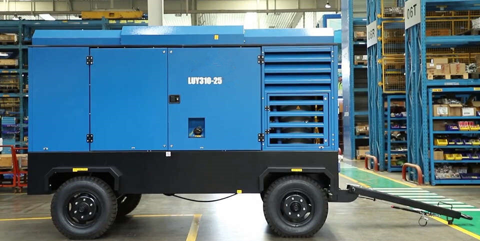 Liutech 310-25 1095CFM 25Bar Portable Screw Diesel - Légkompresszor: 4 kép. Liutech 310-25 1095CFM 25Bar Portable Screw Diesel - Légkompresszor: 4 kép.