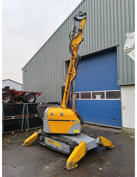 Brokk 330 remote demolition robot sloop kraan excavator - Lánctalpas kotró: 3 kép. Brokk 330 remote demolition robot sloop kraan excavator - Lánctalpas kotró: 3 kép.