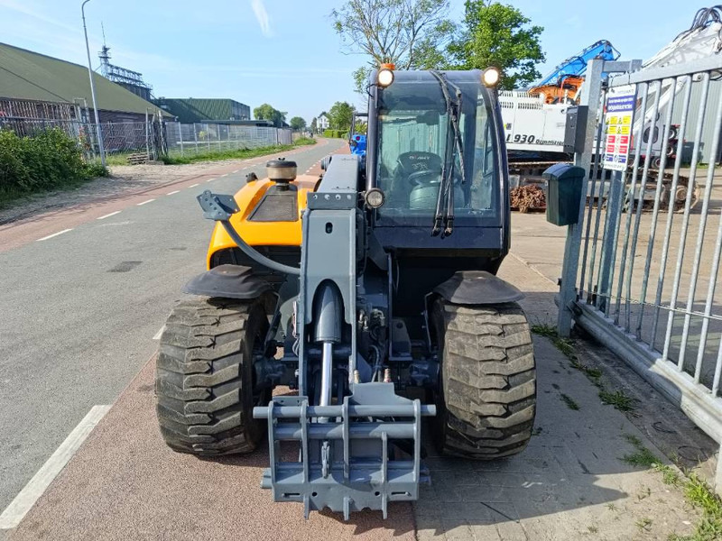 Giant 4548 Tendo verreiker 4,6 m 1,7 ton telehandler CE - Teleszkópos rakodó: 4 kép. Giant 4548 Tendo verreiker 4,6 m 1,7 ton telehandler CE - Teleszkópos rakodó: 4 kép.