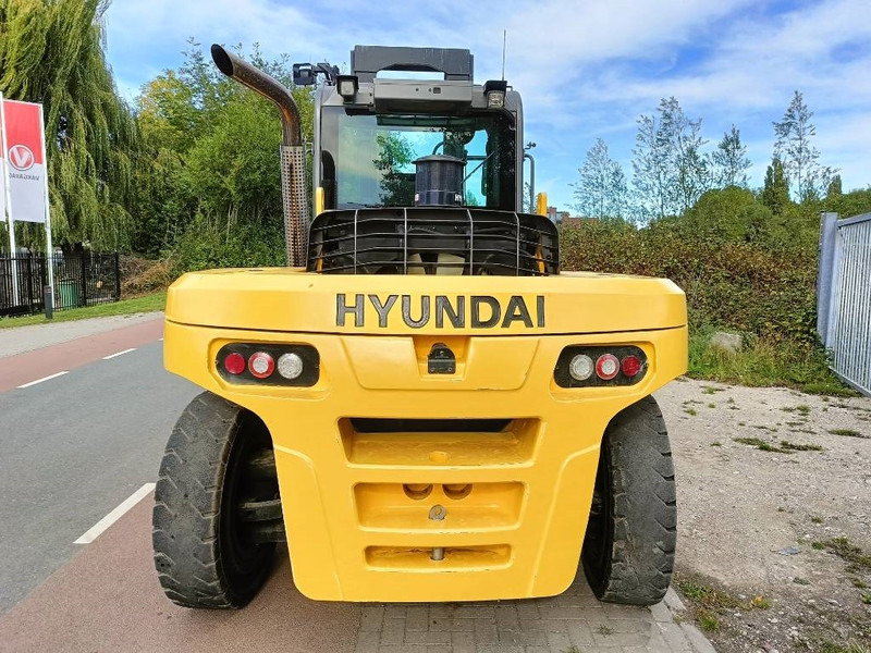 Hyundai 160 D-9 heftruck forklift stapler 16 ton CE - Dízel targonca: 3 kép. Hyundai 160 D-9 heftruck forklift stapler 16 ton CE - Dízel targonca: 3 kép.