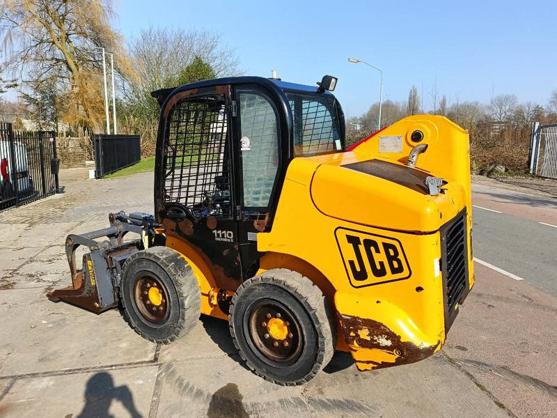 JCB 1110 170 135 robot skid steer bobcat schranklader - Mini homlokrakodó: 5 kép. JCB 1110 170 135 robot skid steer bobcat schranklader - Mini homlokrakodó: 5 kép.