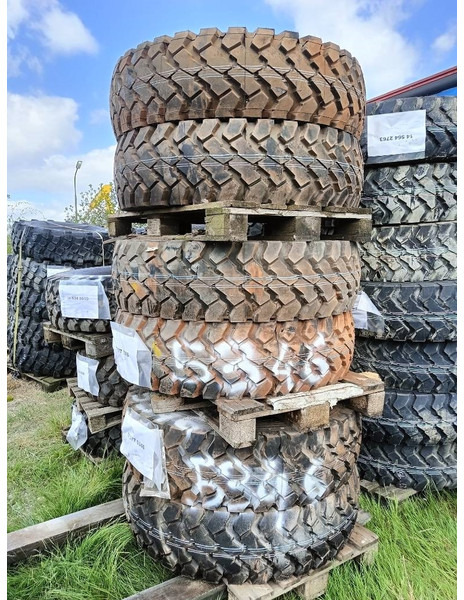 Michelin 12.00R20 , 14.00R20, 335/80R20 , 395/85R2 365/80R2 - Gumiabroncsok és felnik - Építőipari gépek: 4 kép. Michelin 12.00R20 , 14.00R20, 335/80R20 , 395/85R2 365/80R2 - Gumiabroncsok és felnik - Építőipari gépek: 4 kép.