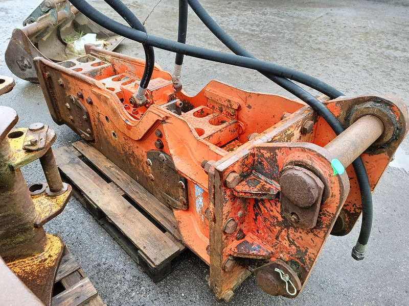 NPK E 210 GH9 hamer hammer hydraulic 18-25 ton 2000 - Hidraulikus törőfej - Építőipari gépek: 5 kép. NPK E 210 GH9 hamer hammer hydraulic 18-25 ton 2000 - Hidraulikus törőfej - Építőipari gépek: 5 kép.