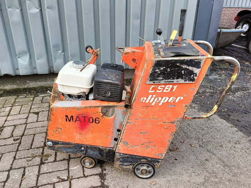 Norton CSB1 clipper zaag betonzaag machine 1994 - Aszfaltozó gép: 2 kép. Norton CSB1 clipper zaag betonzaag machine 1994 - Aszfaltozó gép: 2 kép.