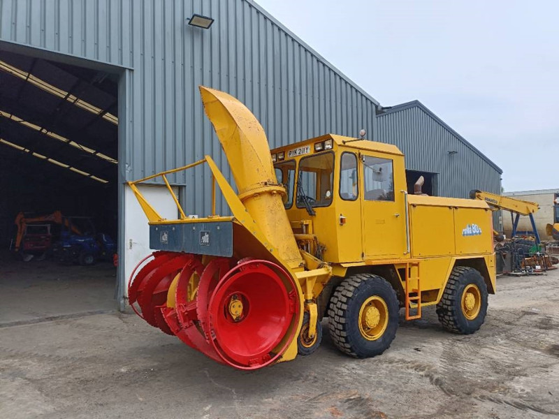 Rolba R1000 sneeuwschuiver snow blaster schnee - Hóeltakarító gép: 3 kép. Rolba R1000 sneeuwschuiver snow blaster schnee - Hóeltakarító gép: 3 kép.